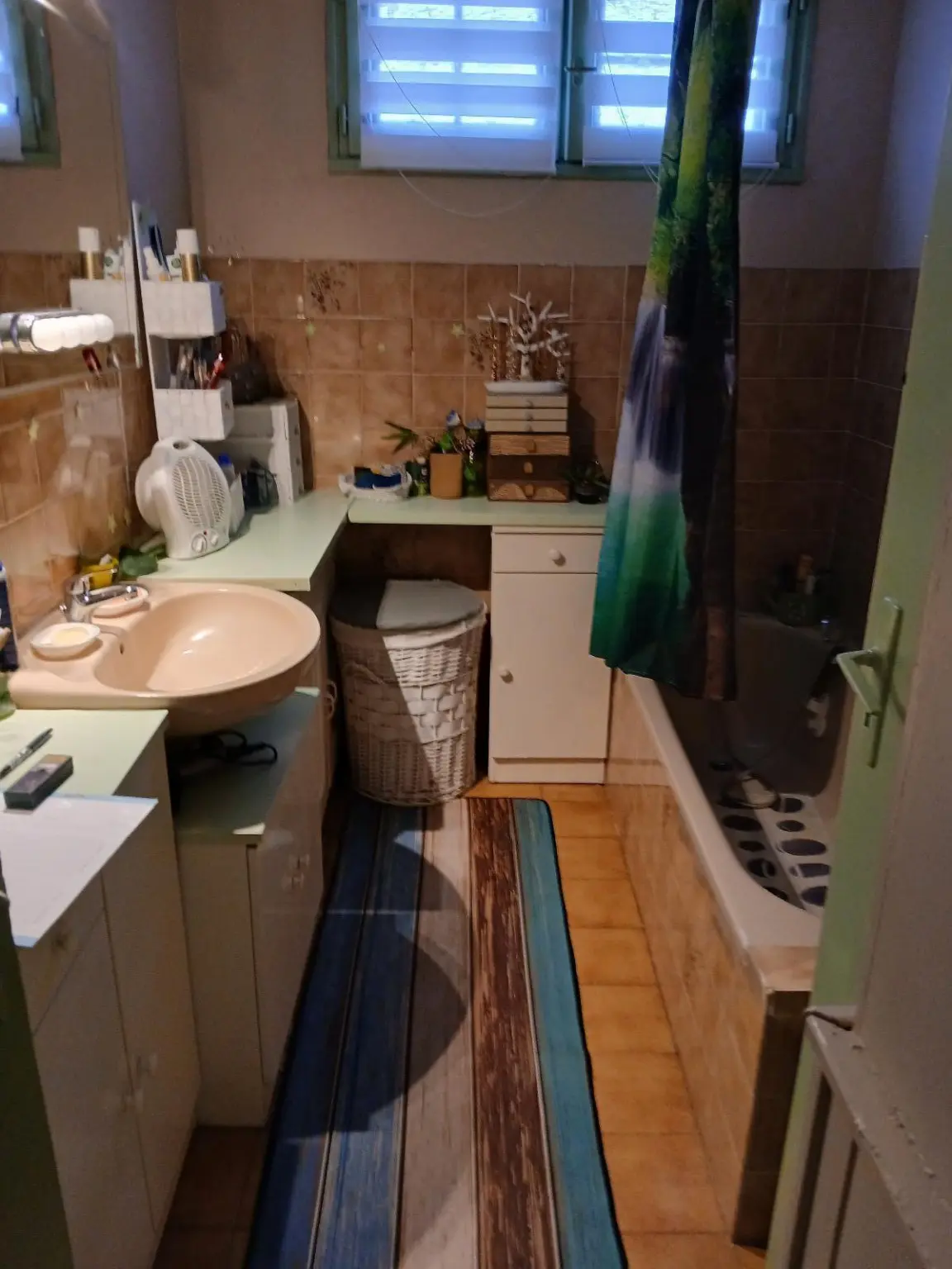 Salle de bain avant transformation en douche accessible
