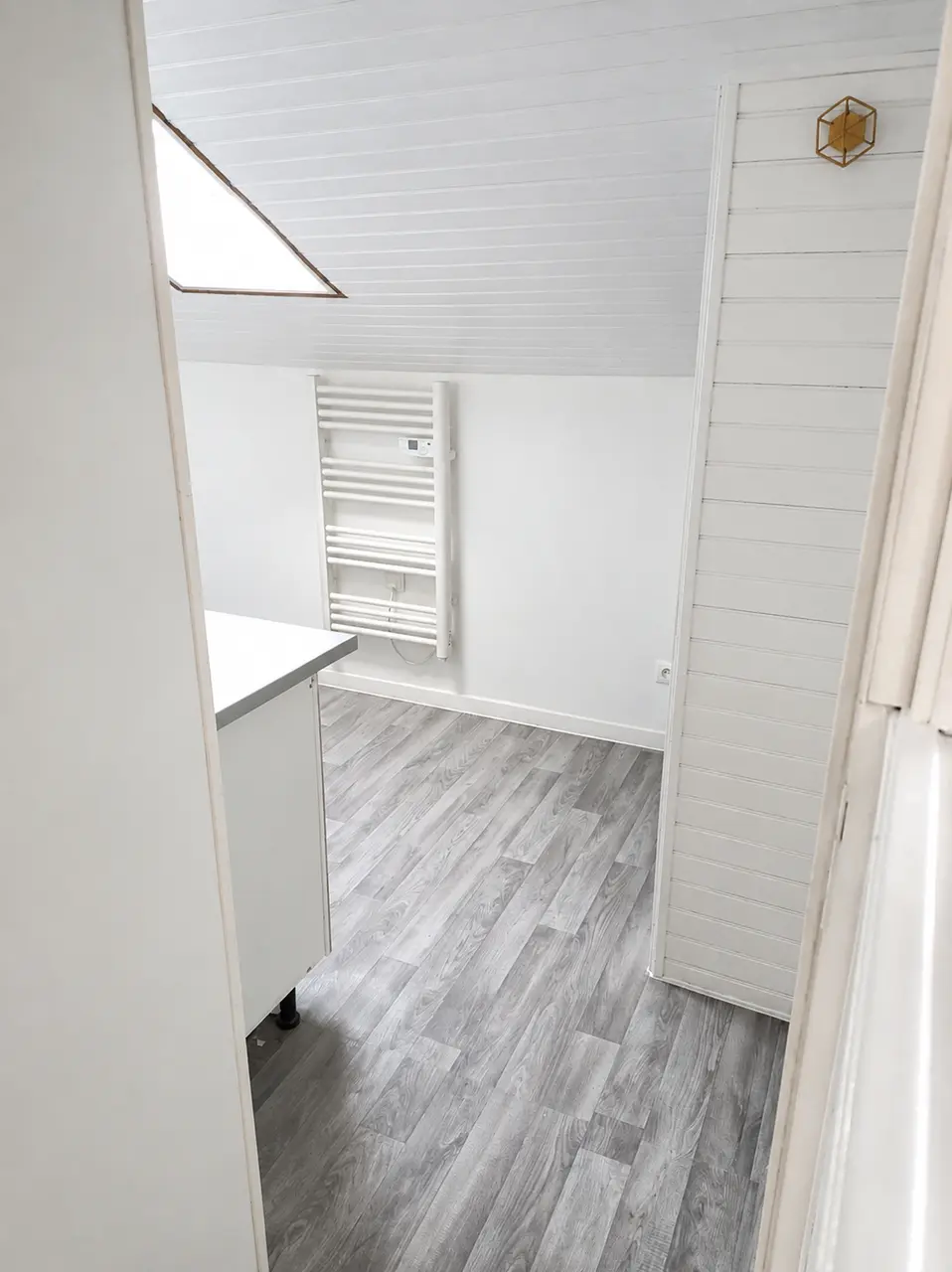 Sol souple imitation bois posé dans un logement